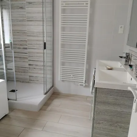 Maison Proche Circuit 24h 度假居 *